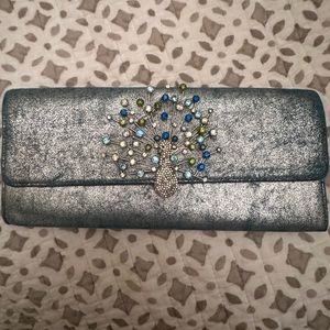 NOIR PEACOCK CLUTCH